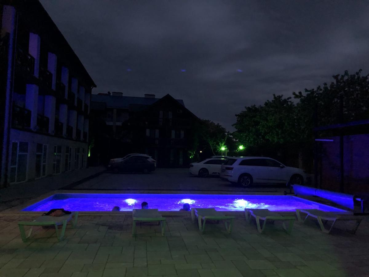 扎利济尼波尔特 Веселий Кут酒店 外观 照片